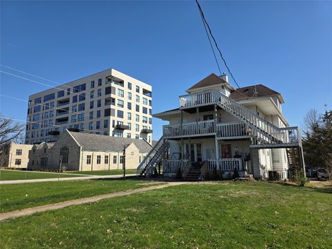 3820 Grand Avenue Des Moines IA 50312