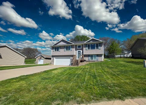 Homes For Sale - 106 Rolling Vista Place<br/> Warren County, Indianola, IA 50125