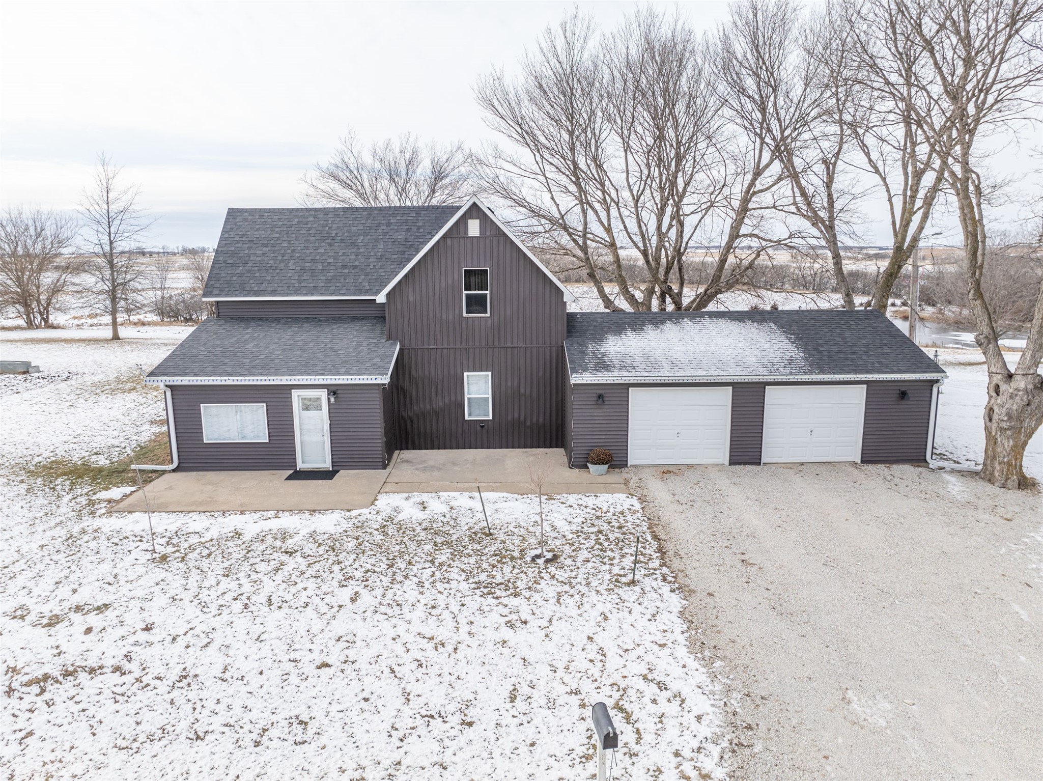 2633 Carver Road, Winterset, Iowa image 1