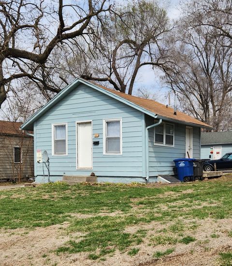 Homes For Sale - 1320 E 25th Street<br/> Des Moines, IA 50317