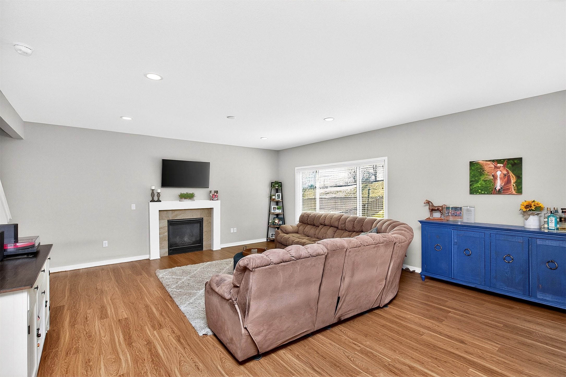 436 W High Road