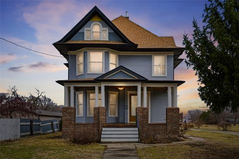 426 East Street Grinnell IA 50112