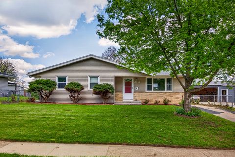 Homes For Sale - 3913 64th Street<br/> Urbandale, IA 50322
