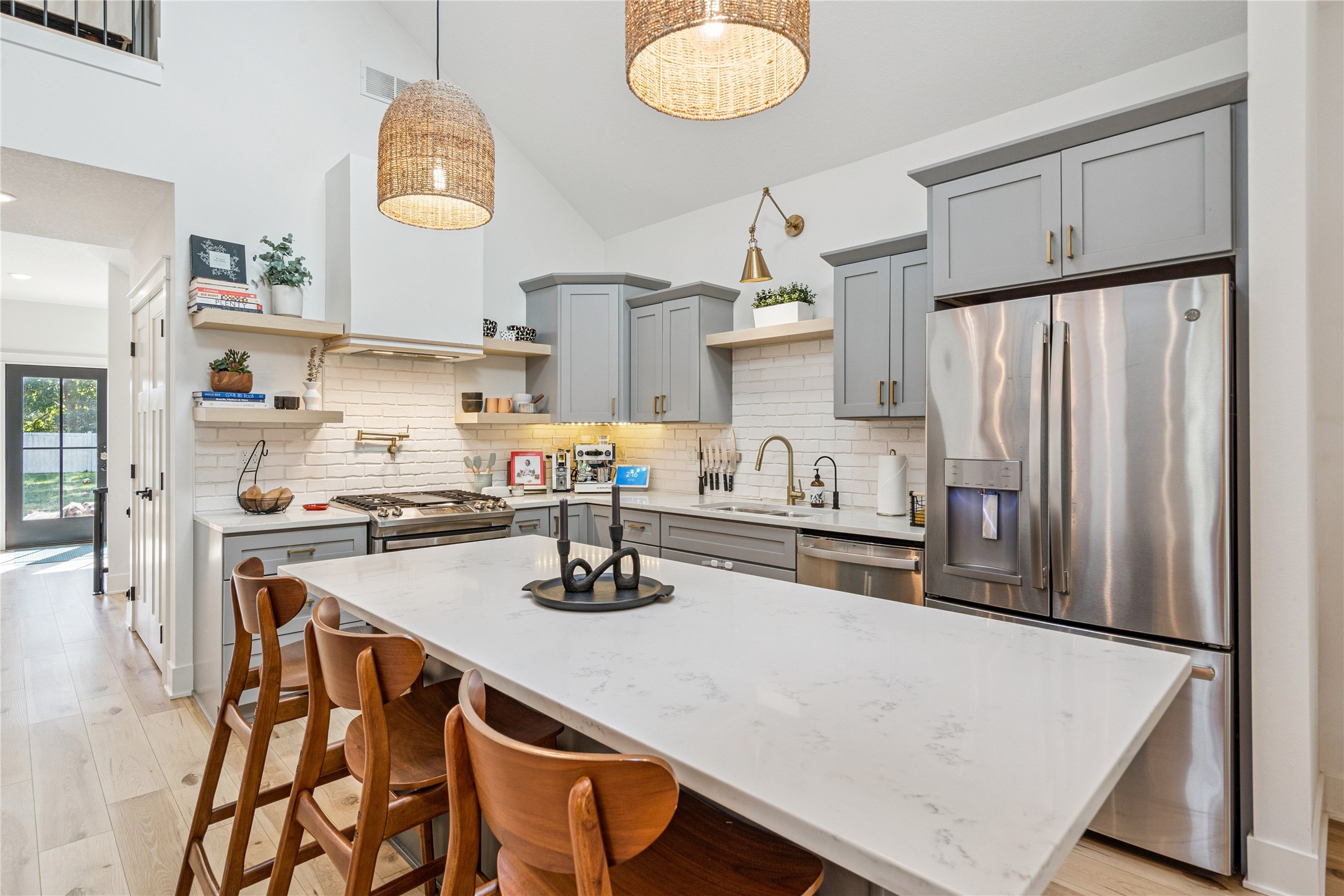 3802 Lincoln Place Drive