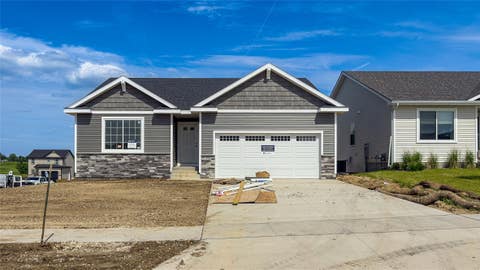 Homes For Sale - 1705 20th Avenue<br/> Altoona, IA 50009
