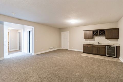 Condominium in Urbandale IA 14434 Holcomb Avenue 8.jpg