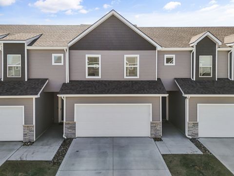 Condo For Sale - 1227 NW 33rd Lane<br/> Ankeny, IA 50023