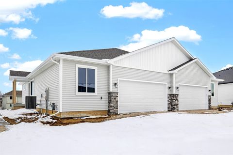 Condo For Sale - 1558 Foxtail Drive<br/> Altoona, IA 50009