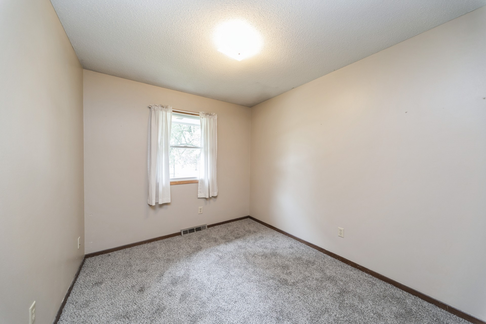 Altoona, Iowa 50009, United States, 4 Bedrooms Bedrooms, ,2 BathroomsBathrooms,Residential,Active,167946