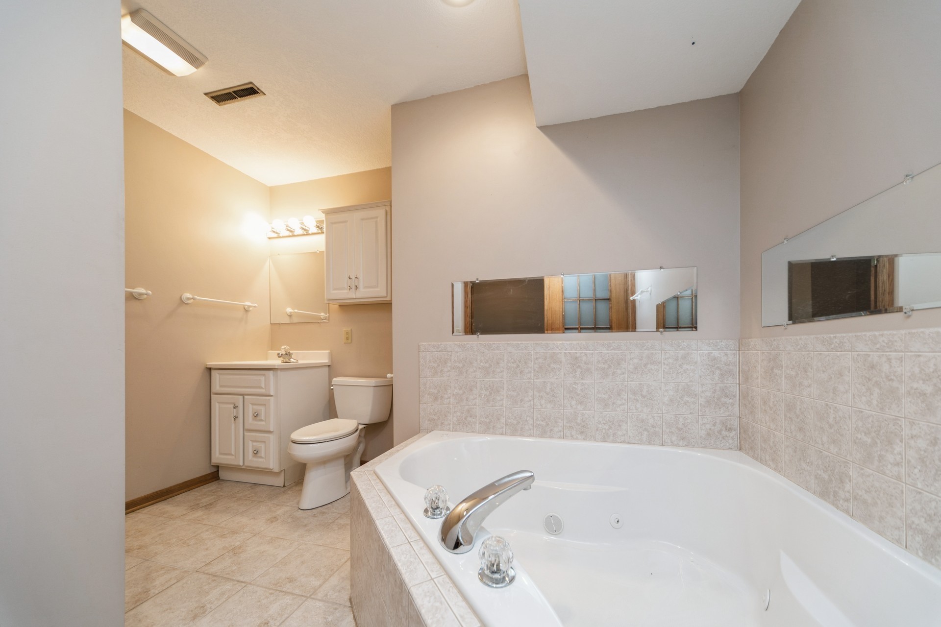 Altoona, Iowa 50009, United States, 4 Bedrooms Bedrooms, ,2 BathroomsBathrooms,Residential,Active,167946