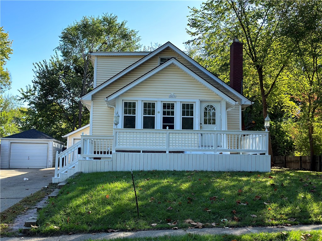 Photo 1 of 17 — 2523 39th Street, Des Moines, IA 50310