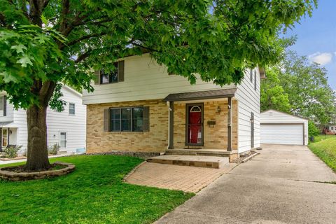 Homes For Sale - 2831 54th Street<br/> Des Moines, IA 50310