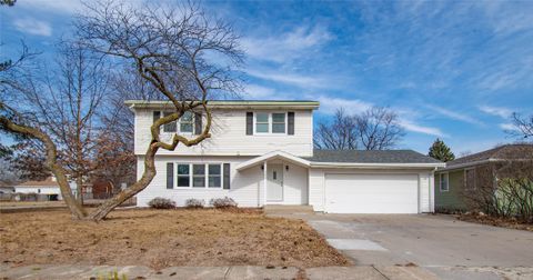 195 Gray Avenue Waukee IA 50263