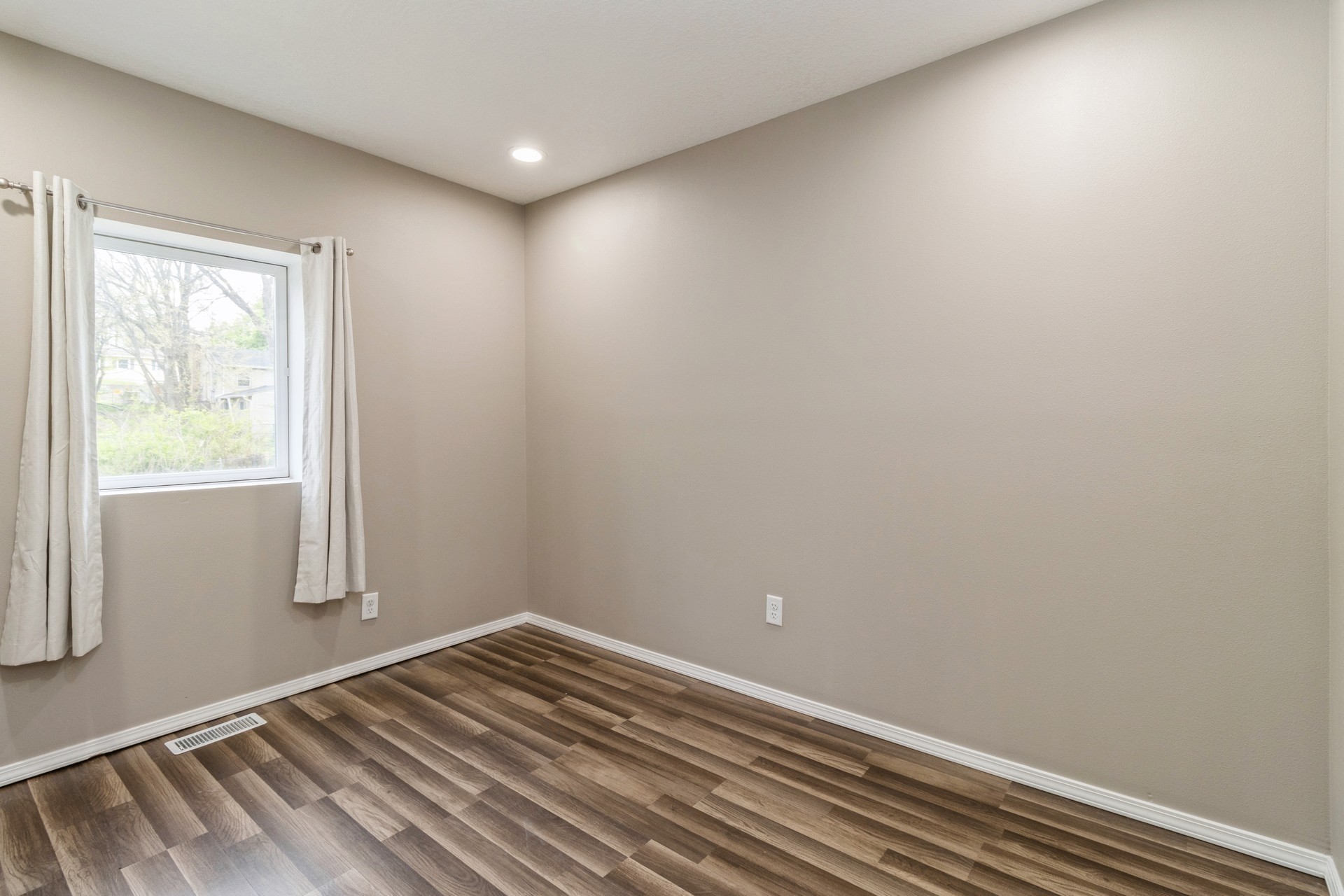 704 Creston Avenue, Des Moines, Iowa image 15