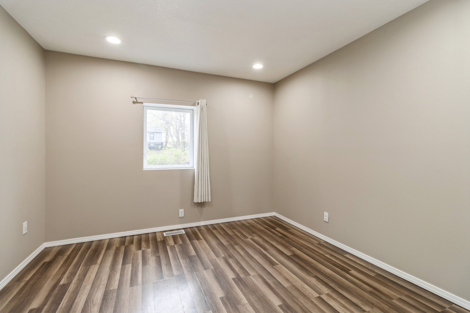 704 Creston Avenue, Des Moines, Iowa image 9