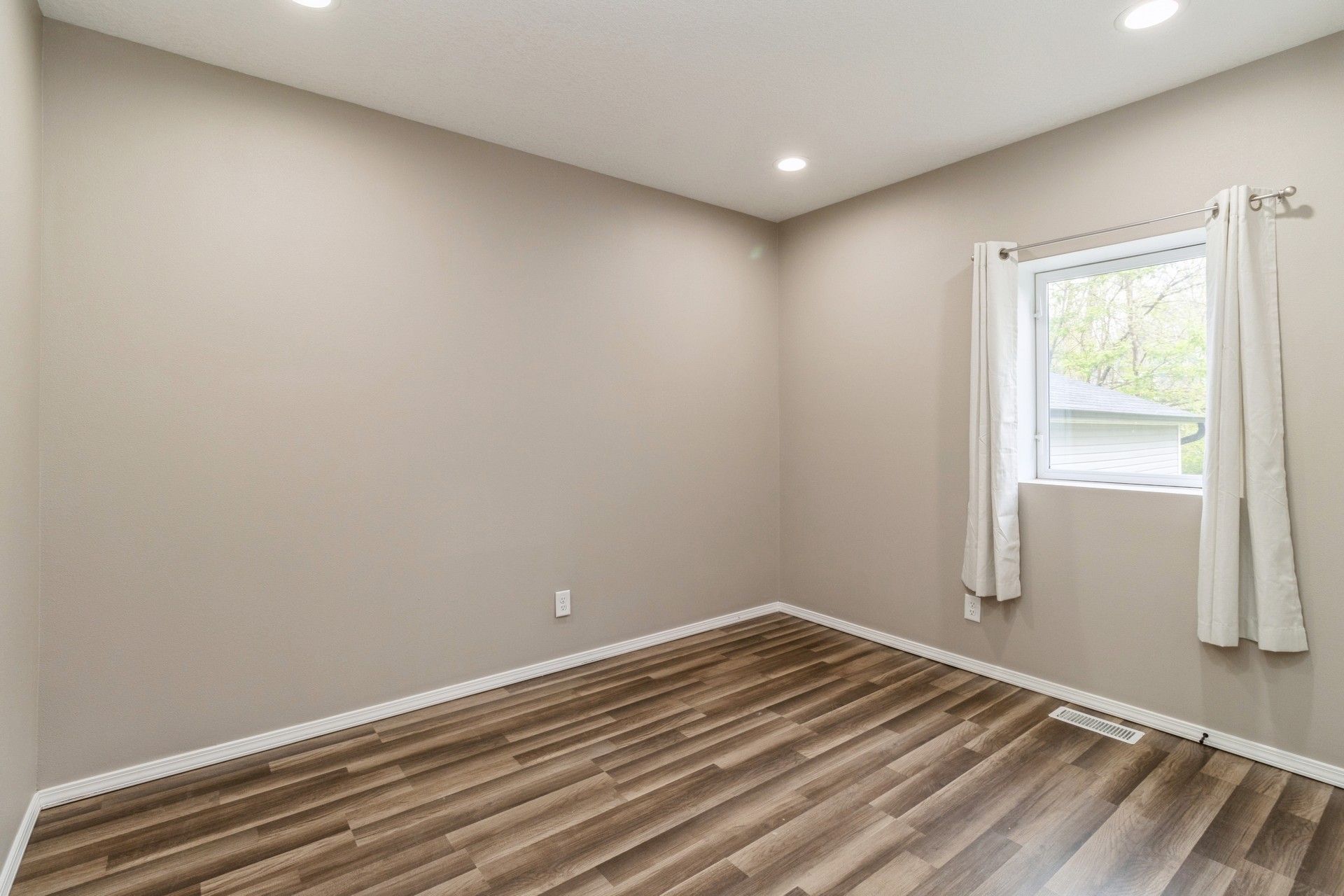 704 Creston Avenue, Des Moines, Iowa image 13