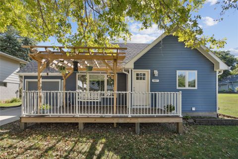 307 Columbus Street Pella IA 50219