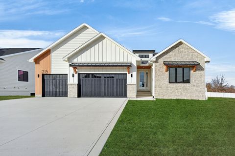 Homes For Sale - 215 NW Woodmoor Drive<br/> Waukee, IA 50263