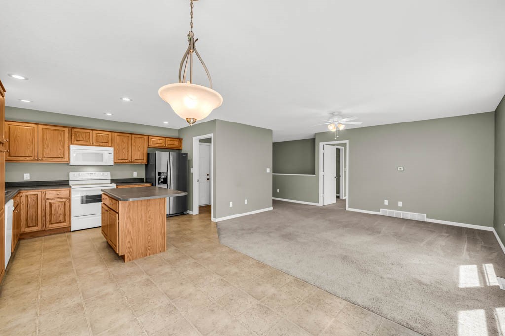 501 E 19th Street #10, Newton, Iowa image 8