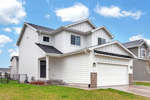 695 SE Mesa Drive Waukee IA 50263