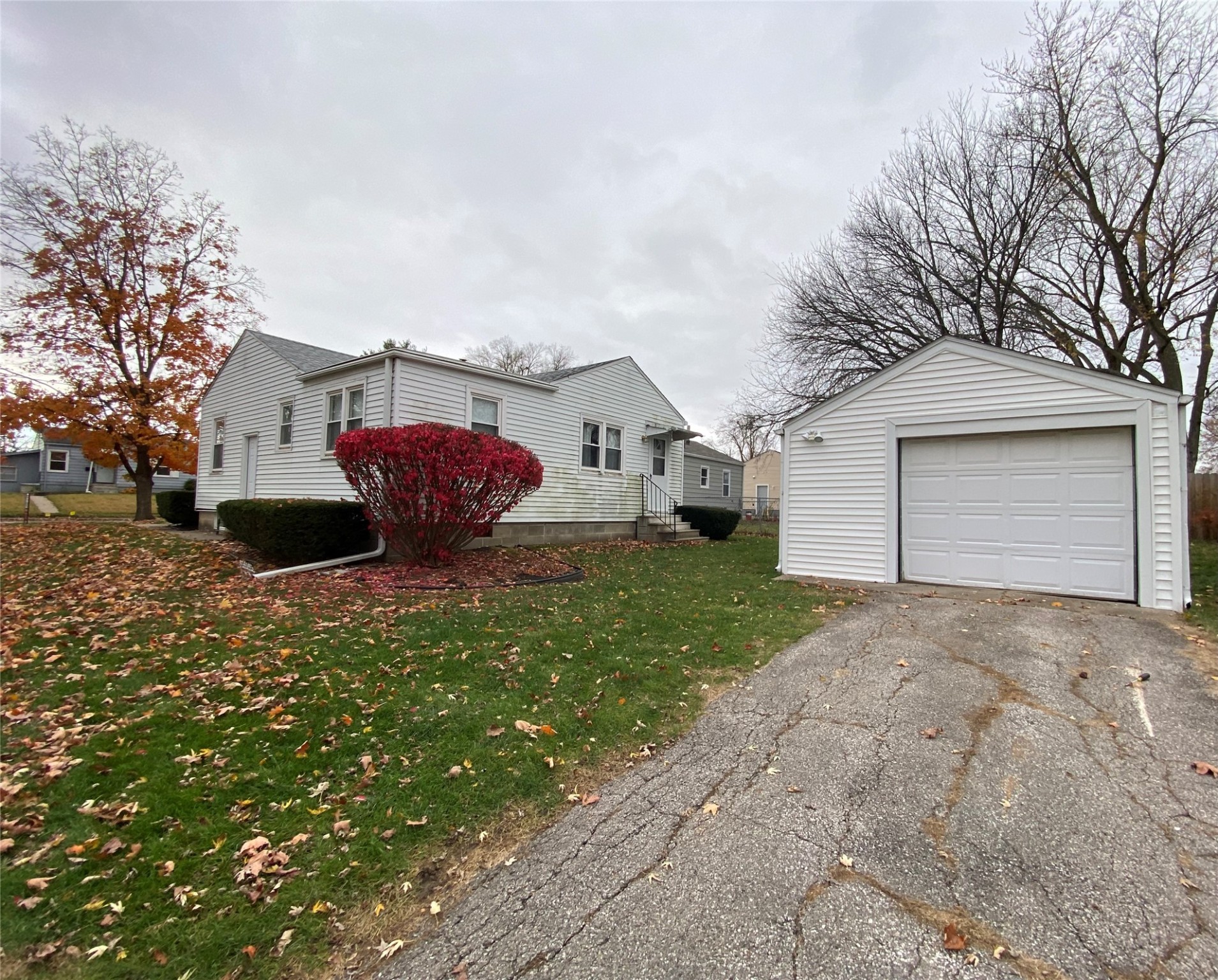 5701 Holcomb Avenue, Des Moines, Iowa image 2