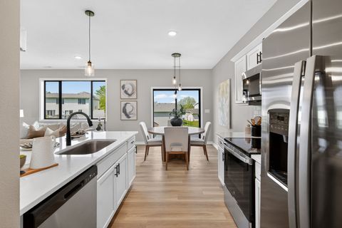 Condo For Sale - 7000 Lake Ridge Avenue #74<br/> Des Moines, IA 50320