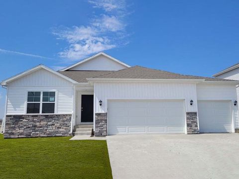 3035 Sweetwater Drive Des Moines IA 50320