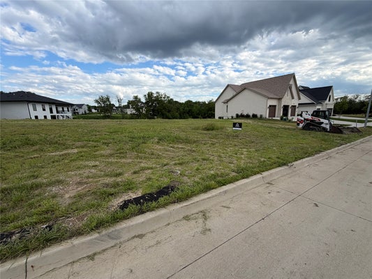 14812 PERSIMMON DR, URBANDALE, IA 50323 - Image f7bcb110a08073b3ef1f0a8fc842e5bd/4095011674
