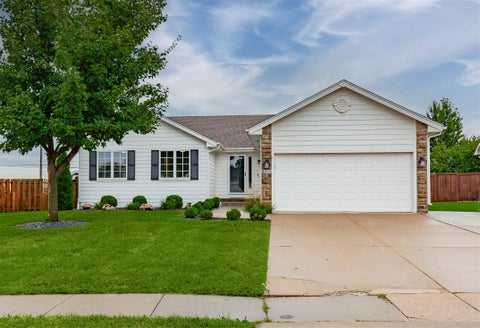 Homes For Sale - 2022 NW Lakeside Drive<br/> Ankeny, IA 50023