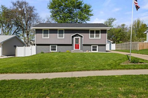 Homes For Sale - 1111 Holly Drive<br/> Warren County, Norwalk, IA 50211