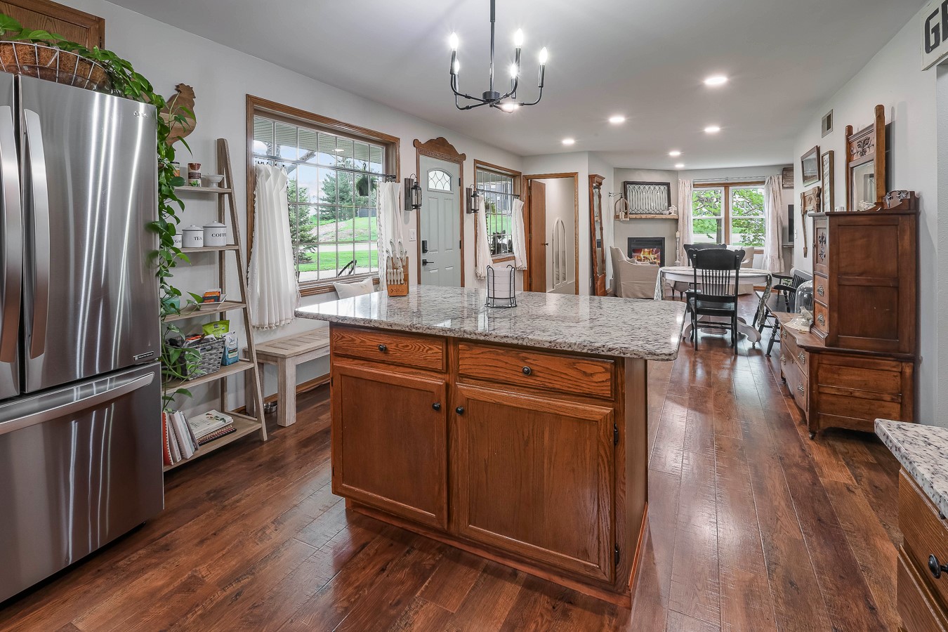 1806 Neil Drive, Pella, Iowa image 5