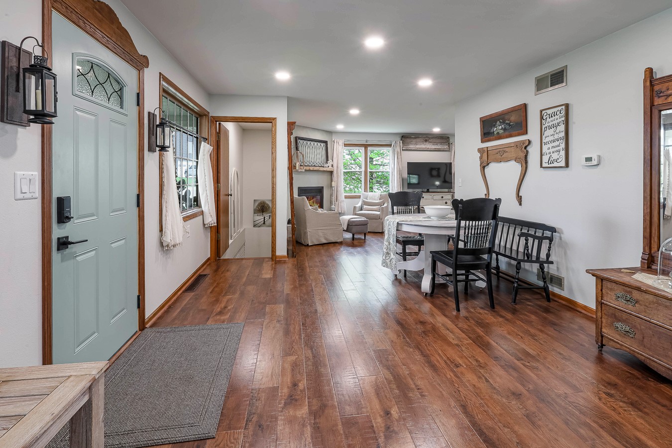 1806 Neil Drive, Pella, Iowa image 3