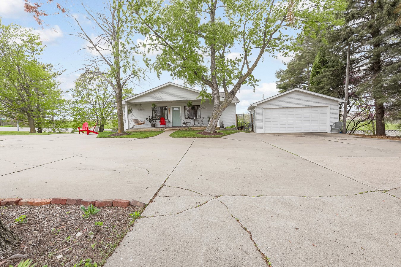 1806 Neil Drive, Pella, Iowa image 2