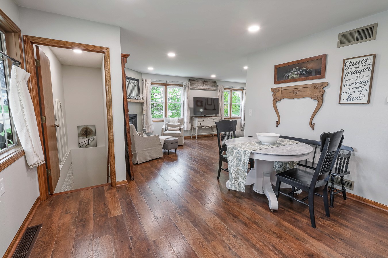 1806 Neil Drive, Pella, Iowa image 6