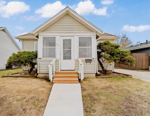 Homes For Sale - 411 Swayze Street<br/> Marshalltown, IA 50158