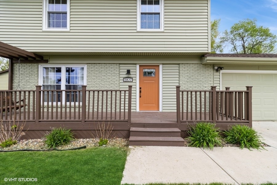 8809 Woodmayr Circle, Norwalk, Iowa image 2