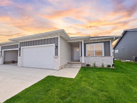 Homes For Sale - 2935 Lake Hill Drive<br/> Des Moines, IA 50320