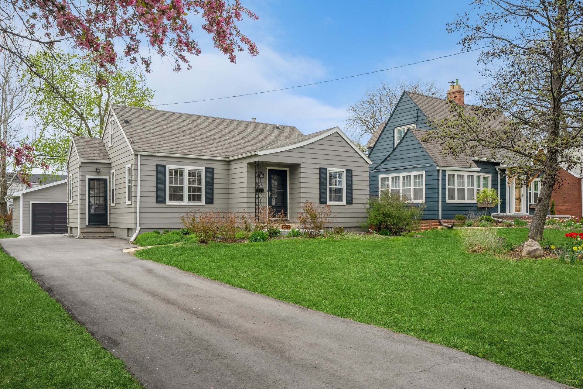 Des Moines, Iowa 50310, United States, 2 Bedrooms Bedrooms, ,2 BathroomsBathrooms,Residential,Pending,87992