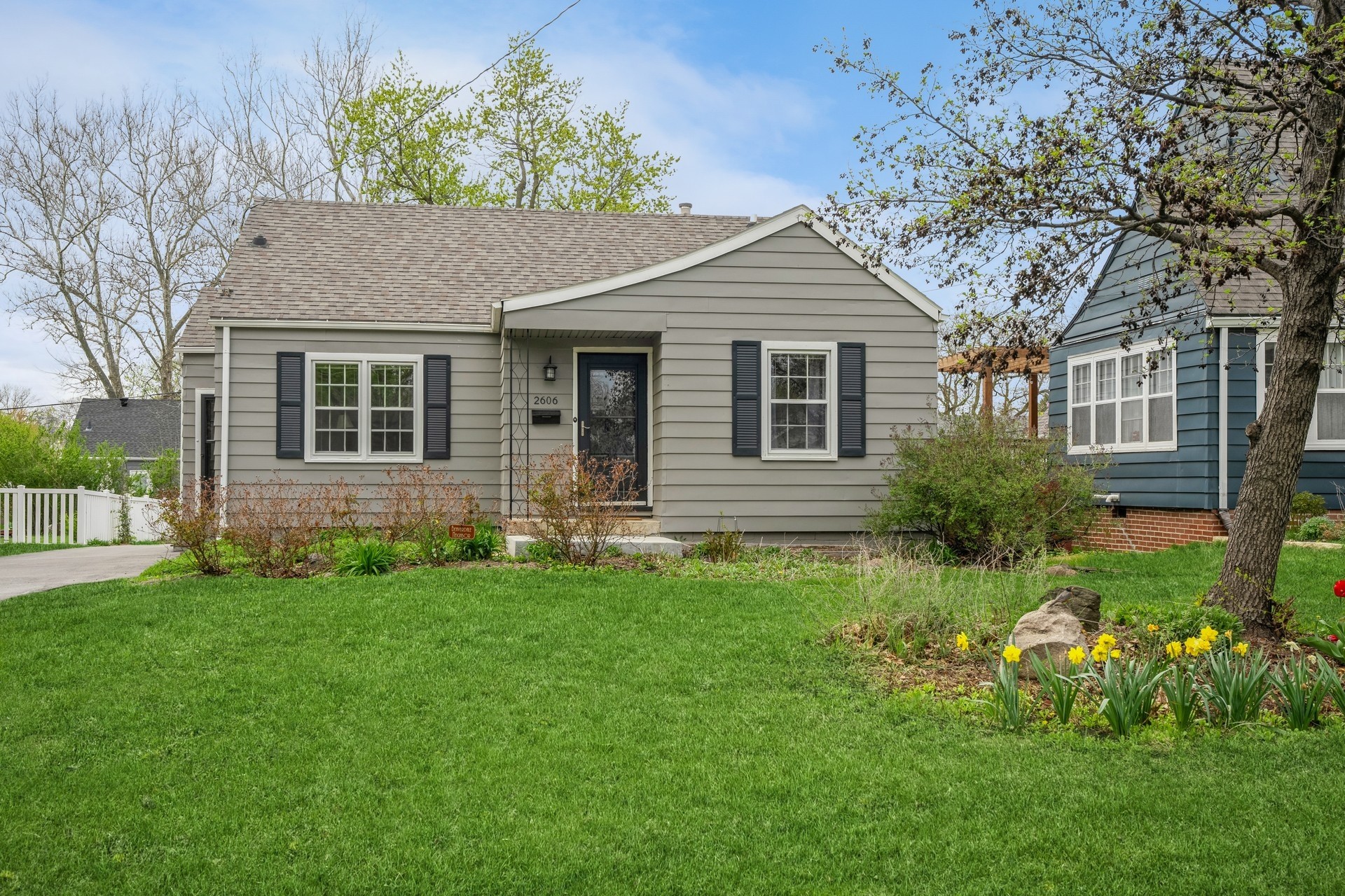 Des Moines, Iowa 50310, United States, 2 Bedrooms Bedrooms, ,2 BathroomsBathrooms,Residential,Pending,87992