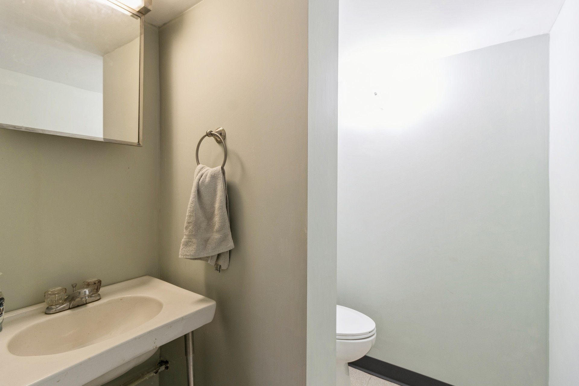 Des Moines, Iowa 50310, United States, 2 Bedrooms Bedrooms, ,2 BathroomsBathrooms,Residential,Pending,87992