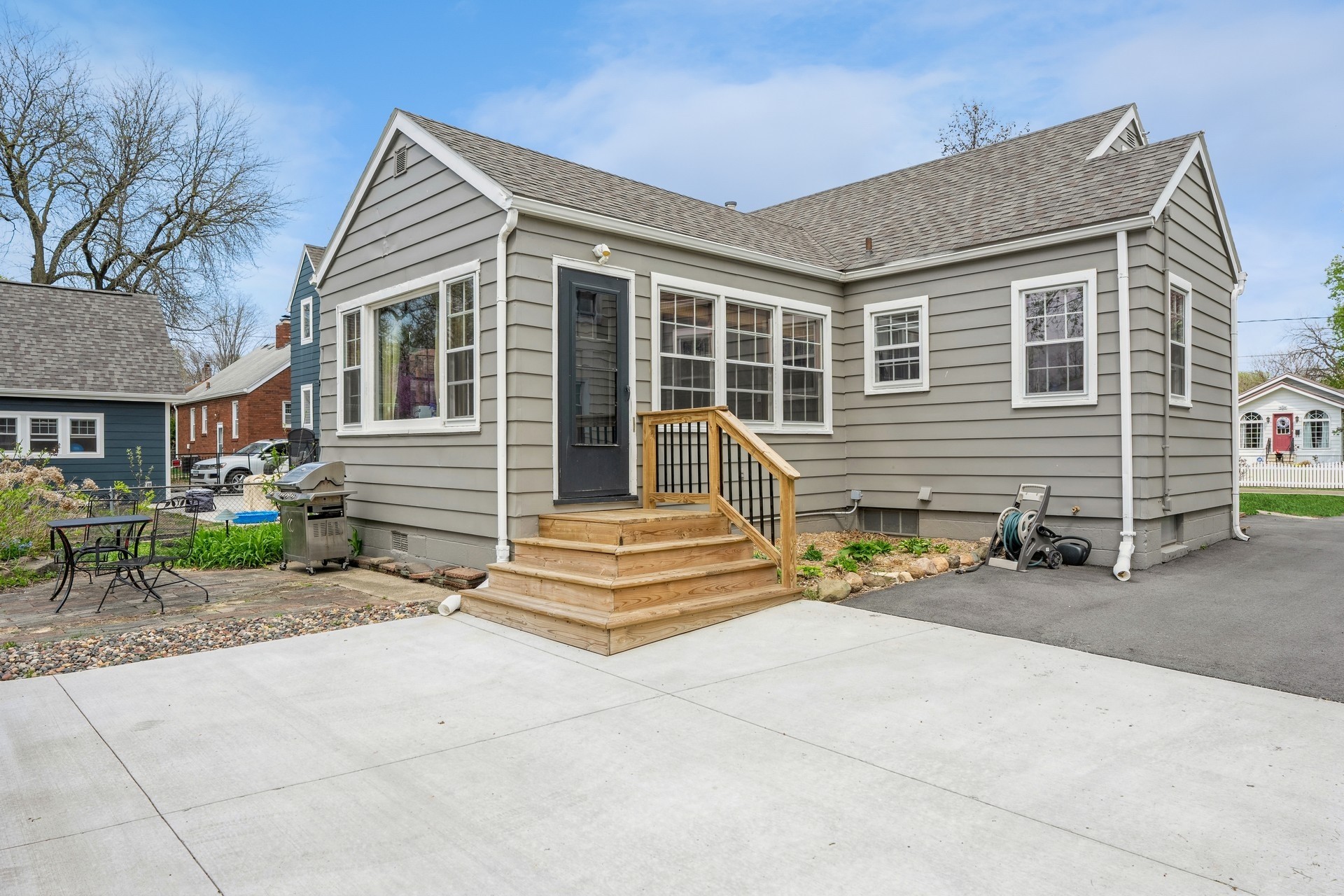 Des Moines, Iowa 50310, United States, 2 Bedrooms Bedrooms, ,2 BathroomsBathrooms,Residential,Pending,87992