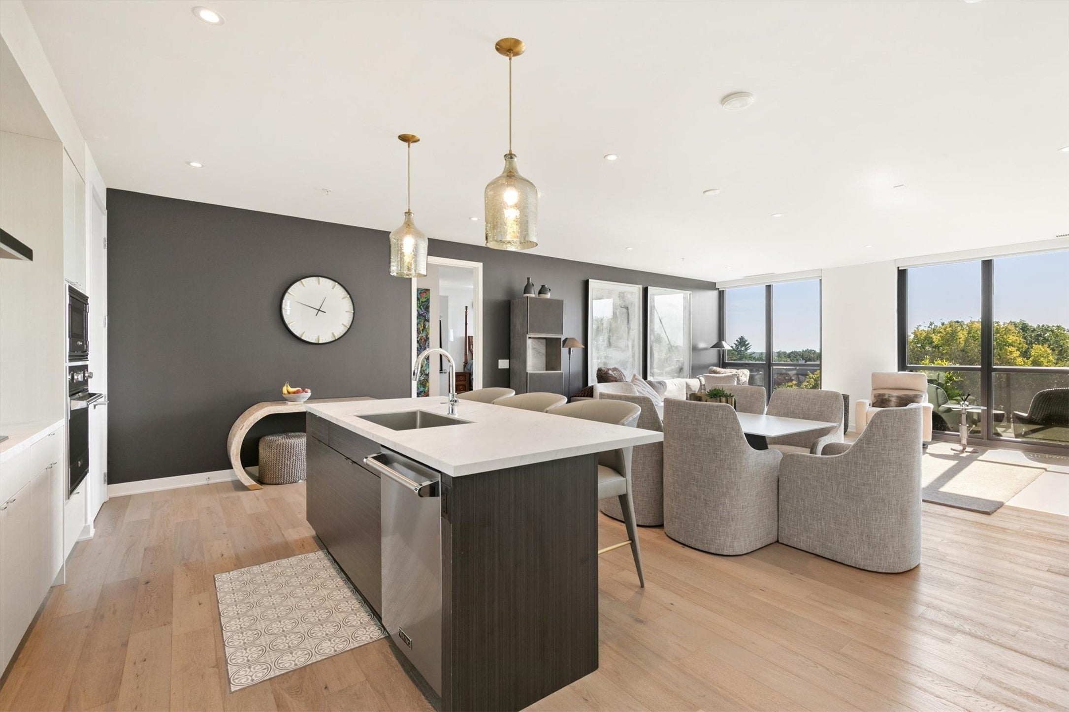 3750 Grand Avenue 404