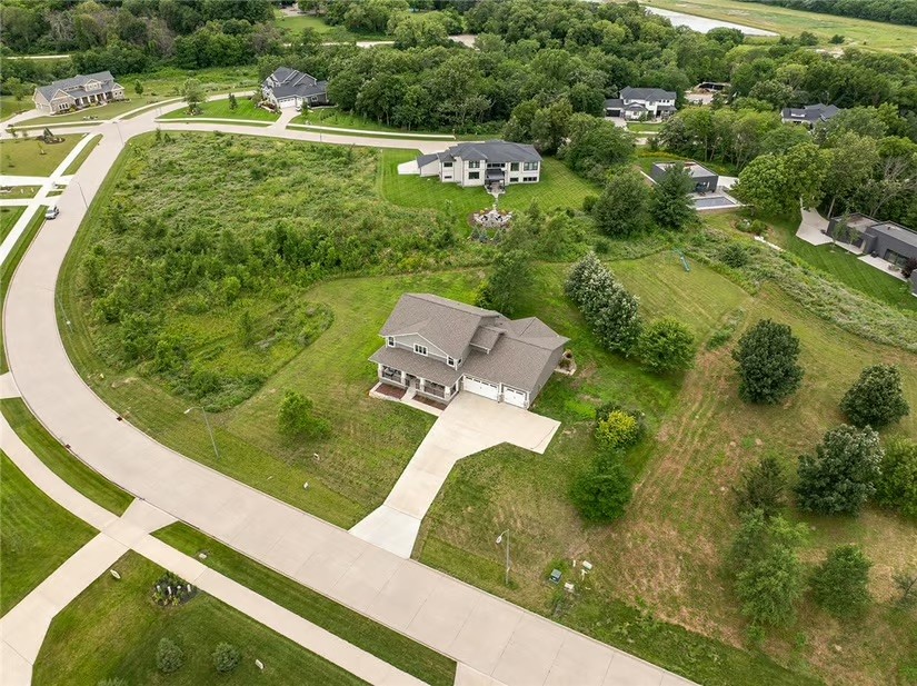 5535 SW Lake Ridge Drive, West Des Moines, Iowa image 1