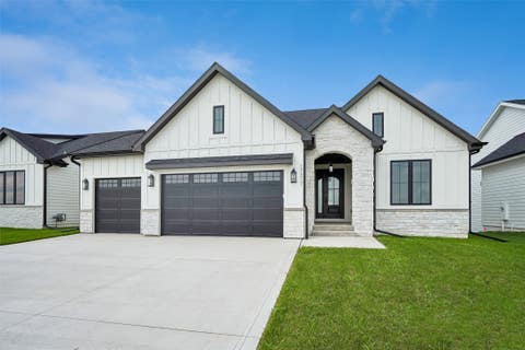 Homes For Sale - 17317 Brookview Drive<br/> Urbandale, IA 50323