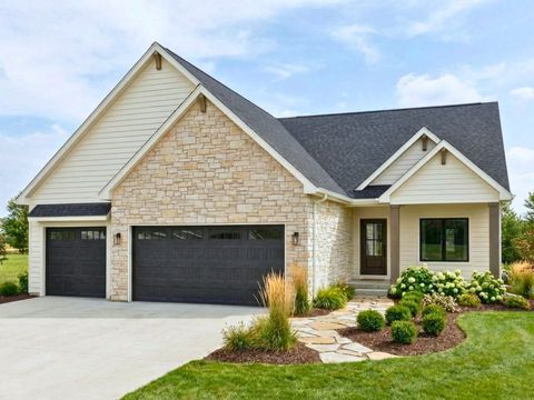 Homes For Sale - 17539 North Valley Drive<br/> Dallas County, Urbandale, IA 50322