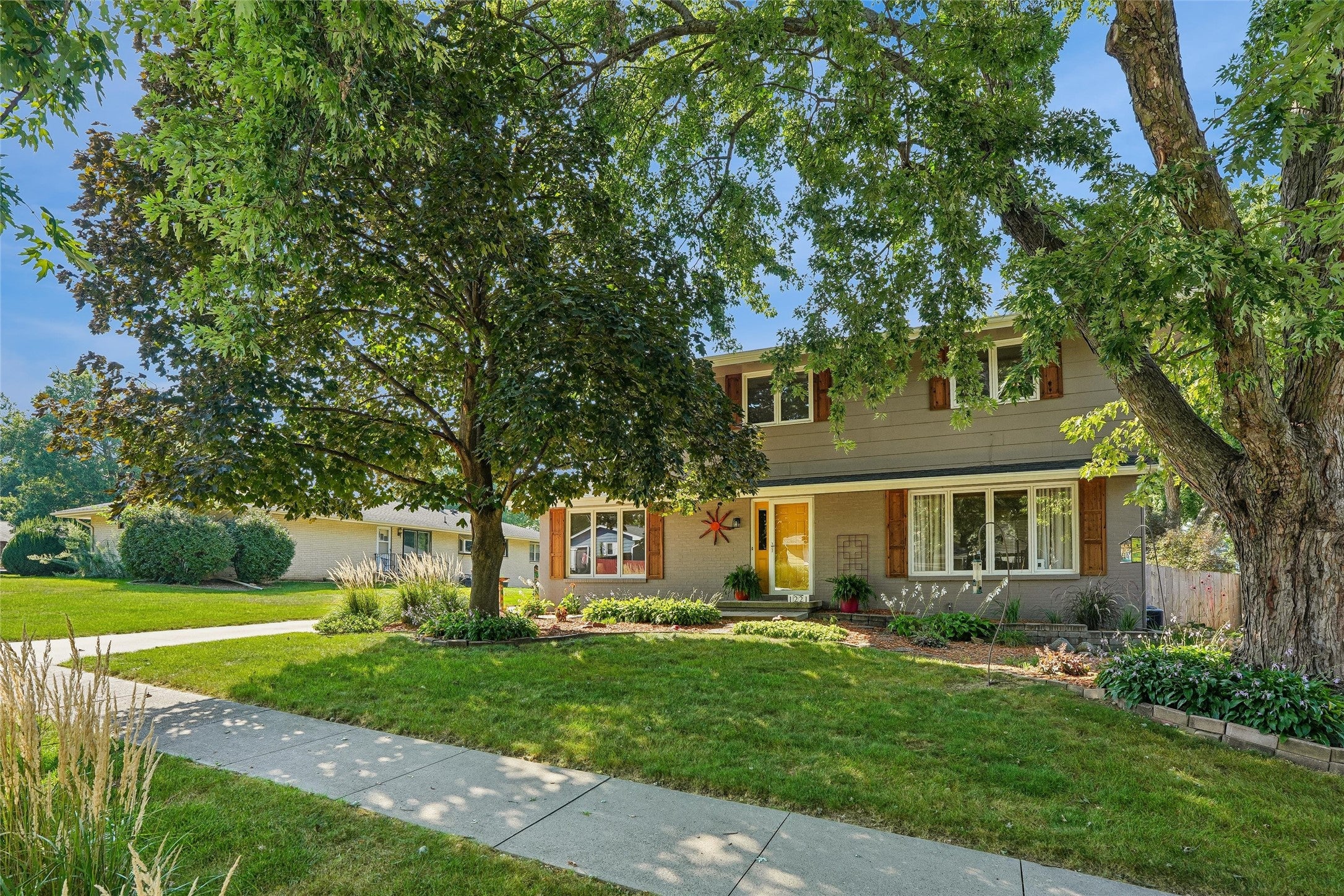 1221 E Franklin Avenue