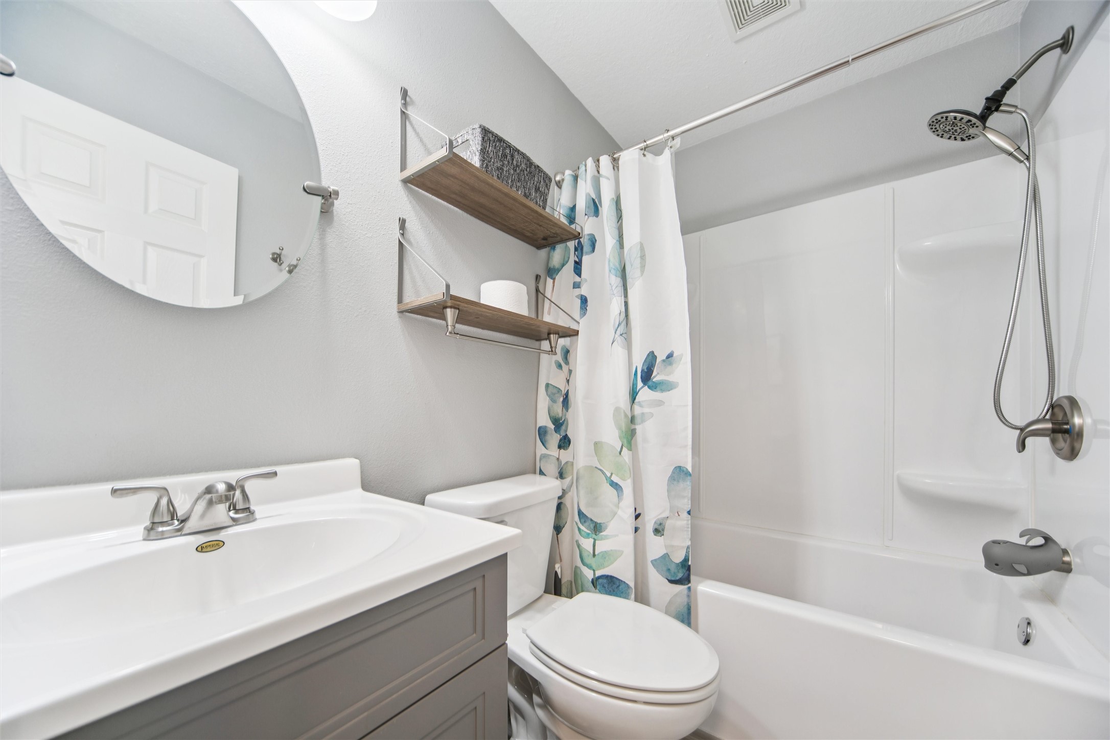 Bondurant, Iowa 50035, United States, 5 Bedrooms Bedrooms, ,3 BathroomsBathrooms,Residential,Active,220971