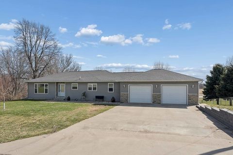 Homes For Sale - 207 East Street<br/> Jasper County, Lynnville, IA 50153