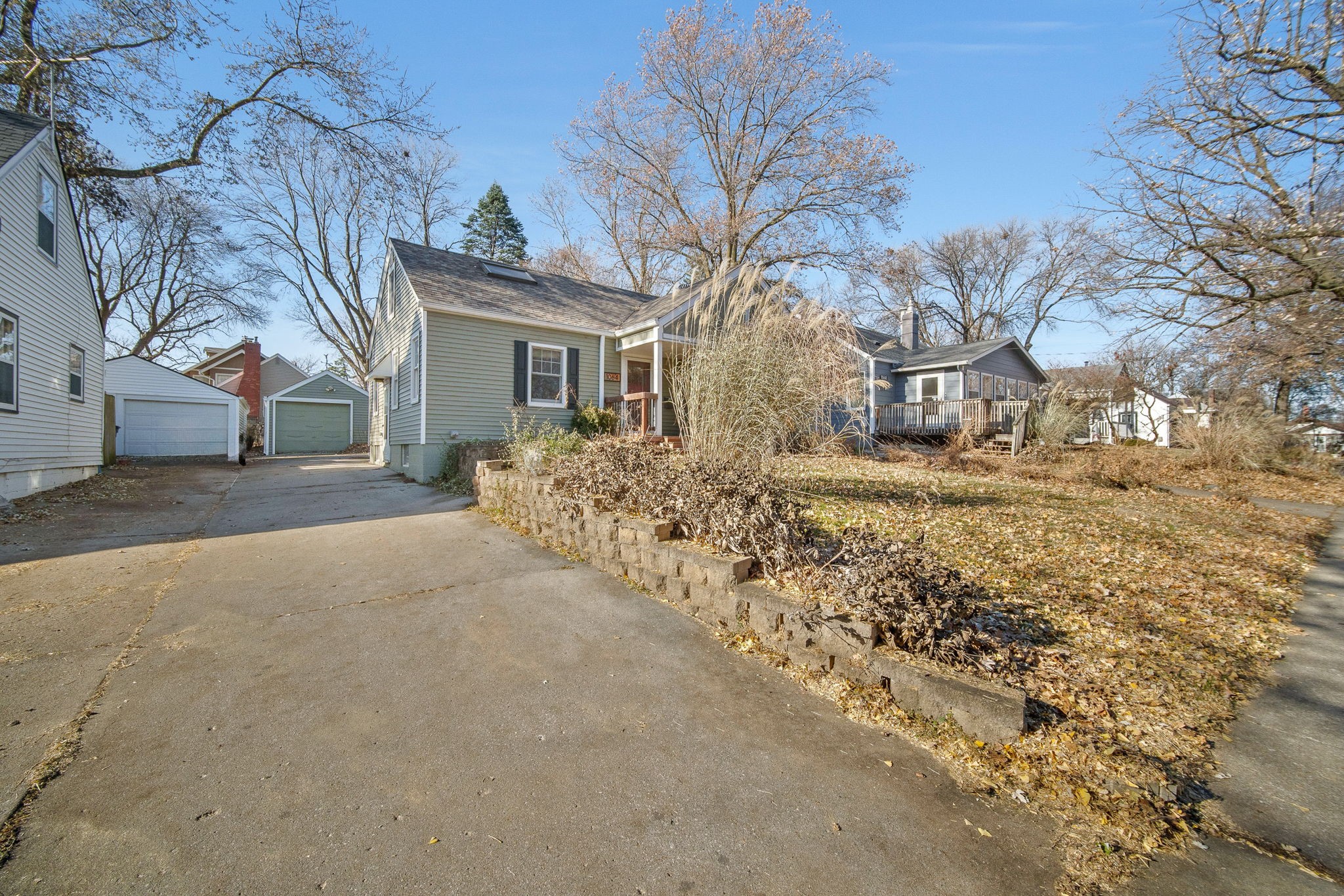 1064 33rd Street, Des Moines, Iowa image 2