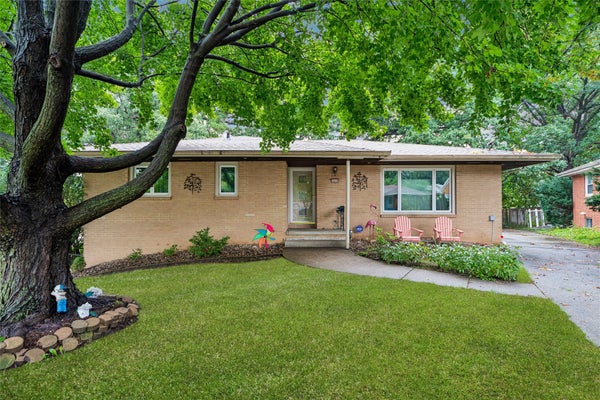 3629 OAKCREST DR, DES MOINES, IA 50310 - Image fb09781fa063274af17f35779b7bf460/3620558953